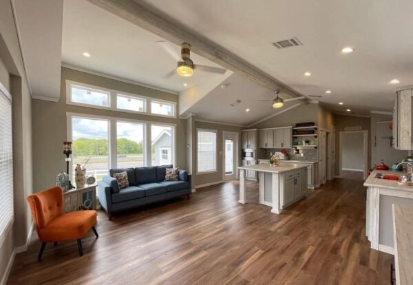 Drake 1 bed/1 bath 782 sq foot - Image 3