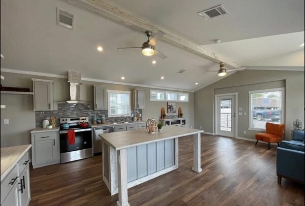 Drake 1 bed/1 bath 782 sq foot - Image 4