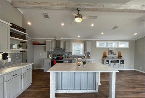 Drake 1 bed/1 bath 782 sq foot - Image 5