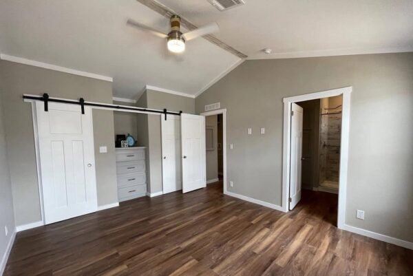 Drake 1 bed/1 bath 782 sq foot - Image 7